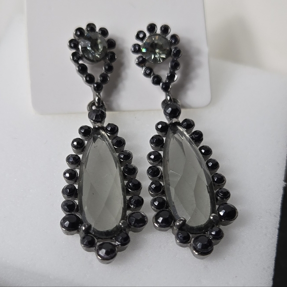 Avon Vintage Earrings Black Glass Stones Teardrop Earrings - Picture 4 of 16